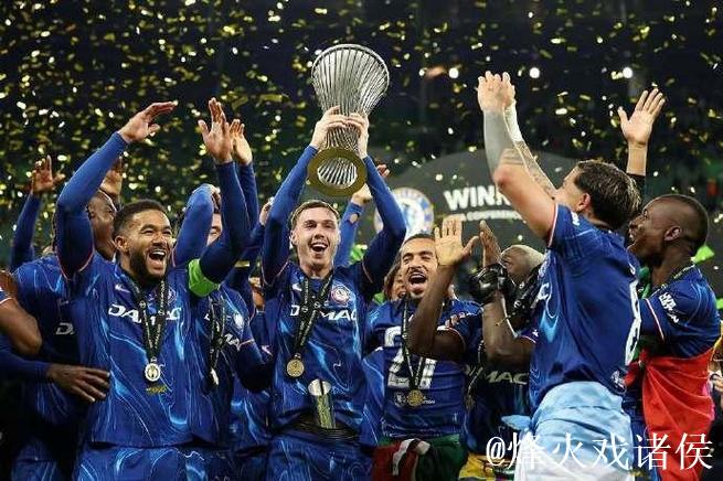 舒波莫廷与贝尔合影讨论比赛:切尔西赢得实至名归的胜利 舒波莫廷与贝尔合影讨论比赛:切尔西赢得实至名归的胜利